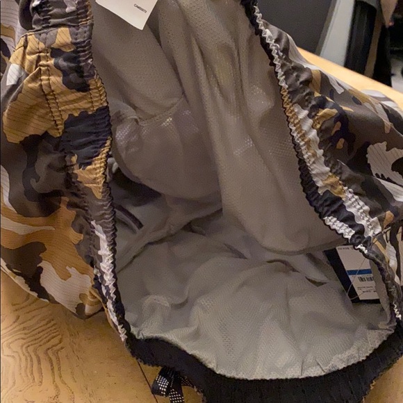 Nike 9” Swim Trunks NWT - Picture 7 of 9